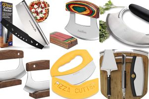 mezzaluna pizza cutter